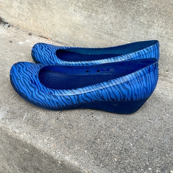Crocs Carlisa Blue Animal Zebra Print Mini Wedge Slip On Shoes size 10 - Picture 4 of 7